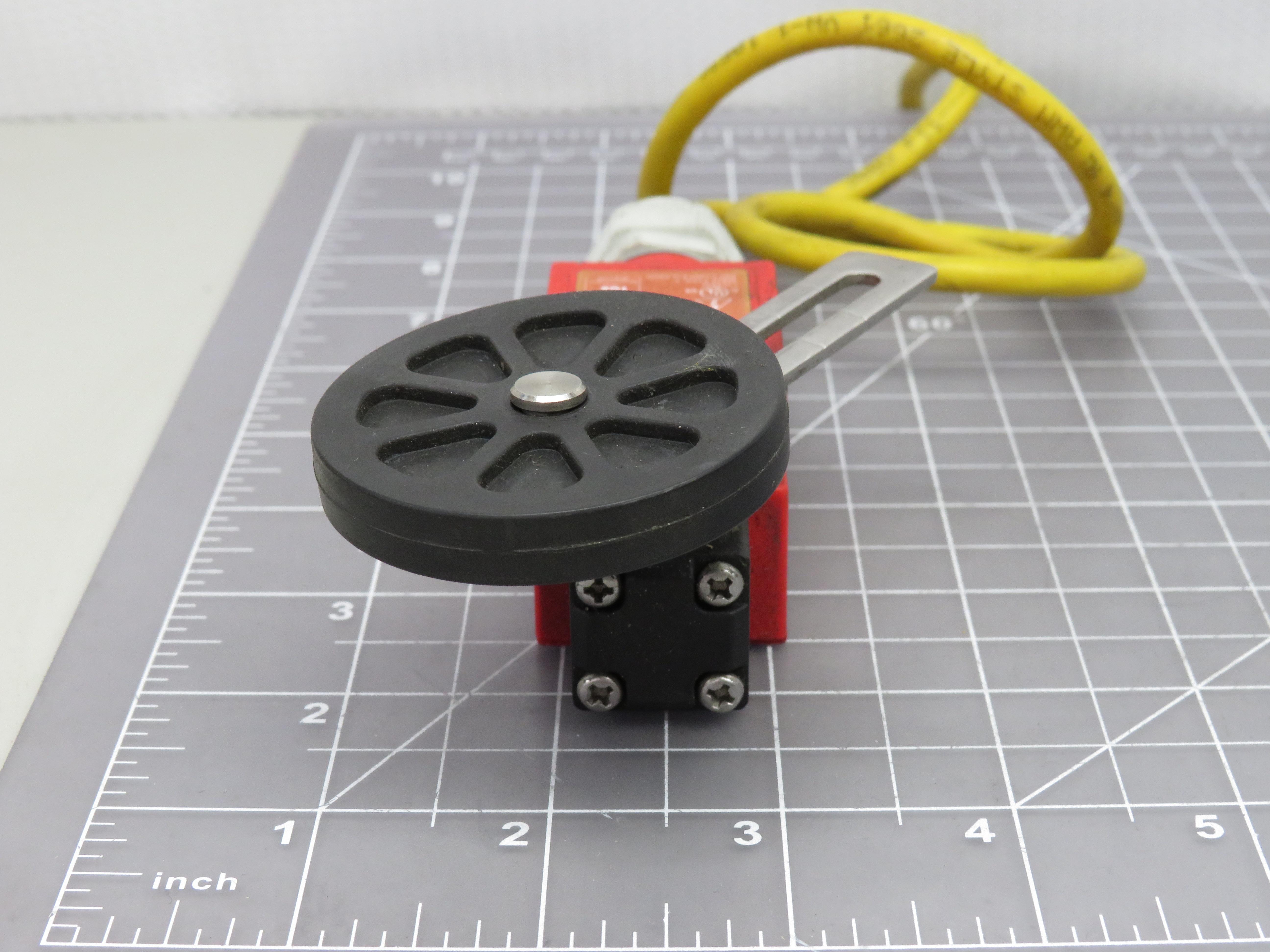 AllenBradley 4M20 Type 1 Guard Master Limit Switch T154708 eBay